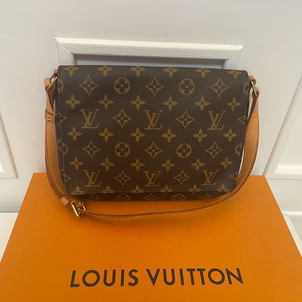 Authentic Louis Vuitton musette shoulder bag